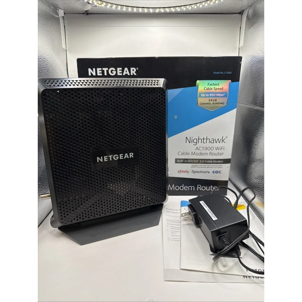 NETGEAR Nighthawk AC1900 WiFi DOCSIS 3.0 Cable Modem Router (C7000) - Picture 1 of 8